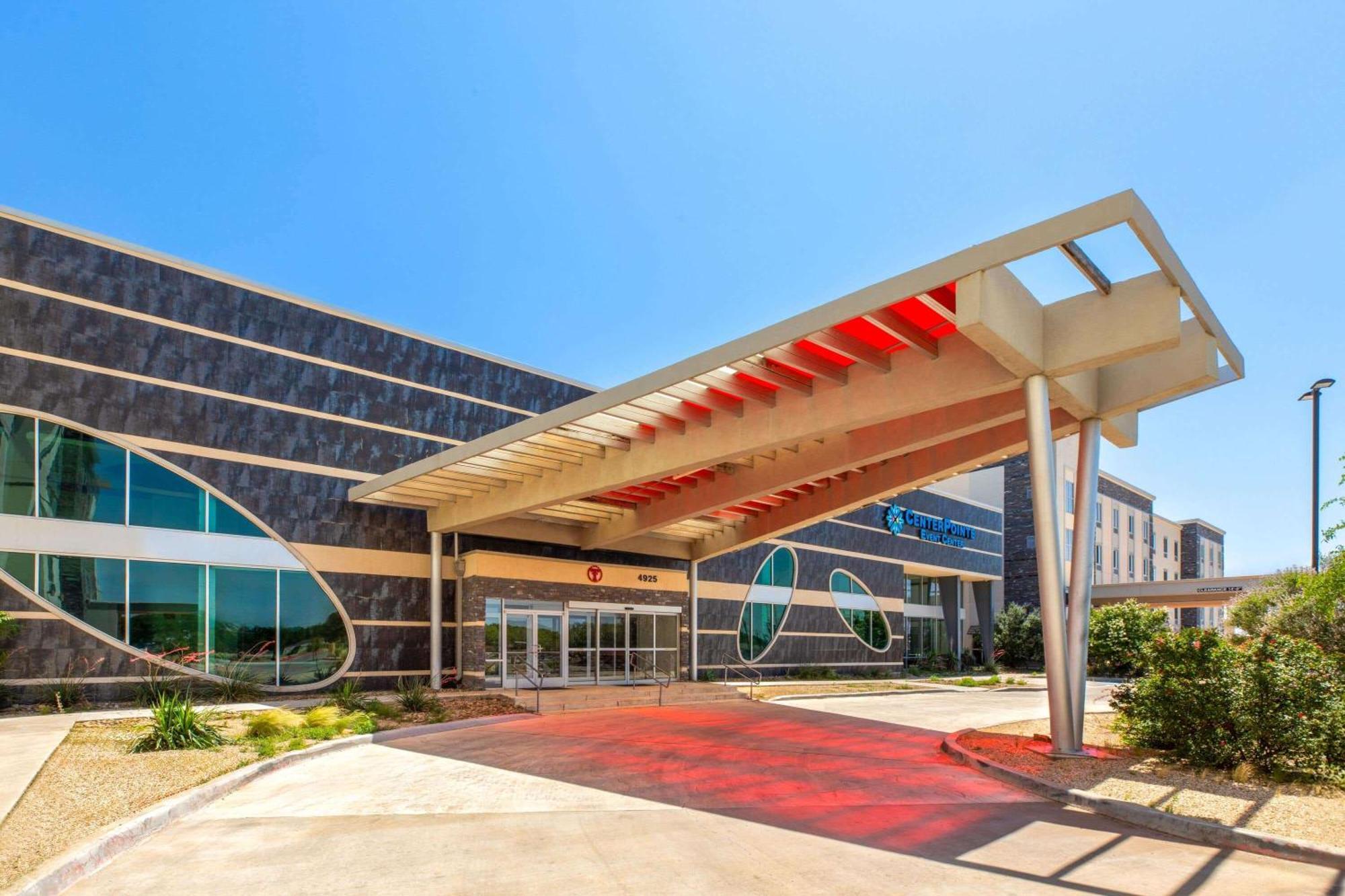 Days Inn & Suites By Wyndham Lubbock Medical Center Exterior photo